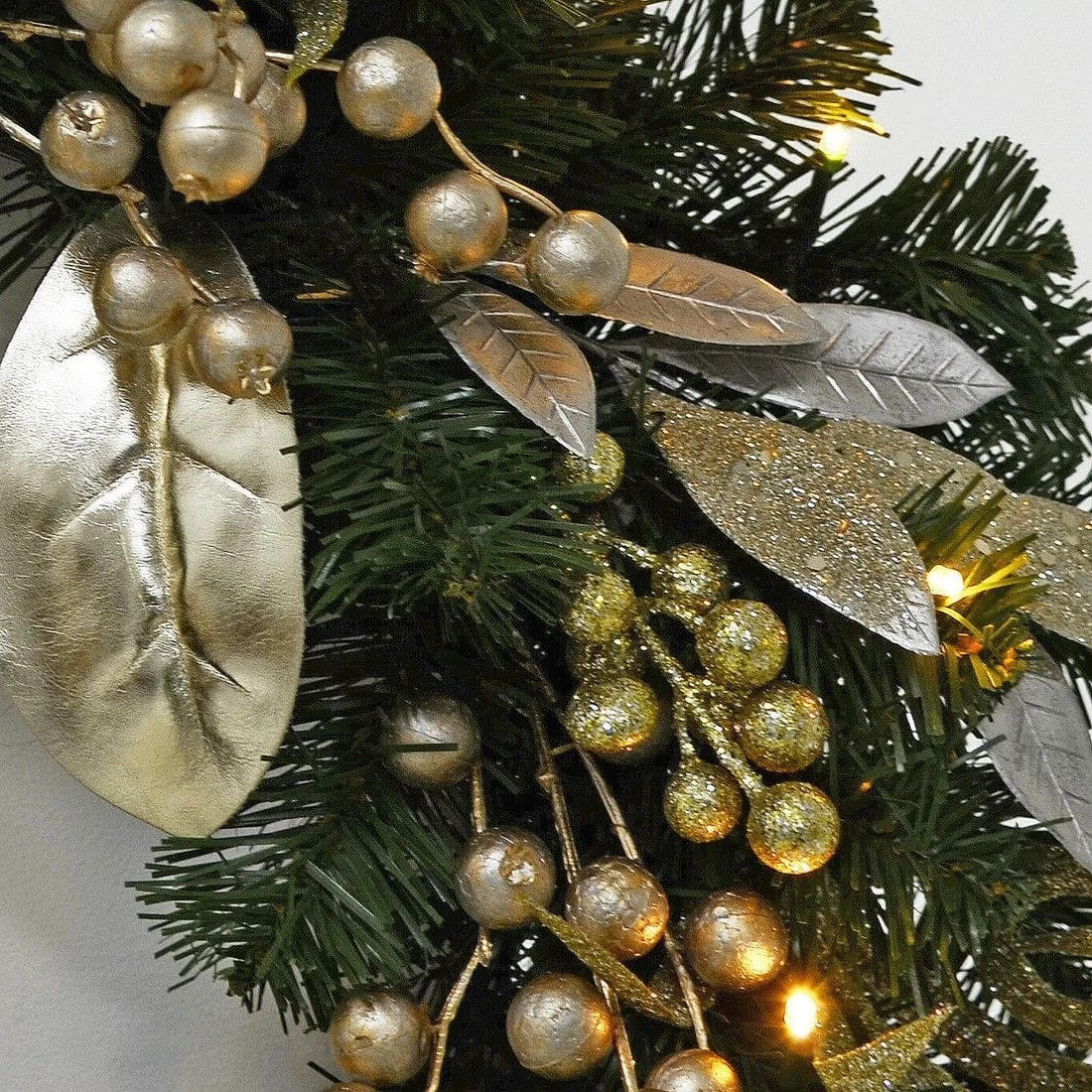 Christmas Wreath Pre-Lit Silver Gold Leaf Berries 60cm (2ft) 6 Christmas Wreath Pre-Lit Silver Gold Leaf Berries 60cm (2ft) - Image 6