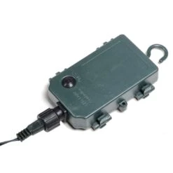 LED Snow Frosted Christmas Wreath With Berries & Pine Cones 7 LED Snow Frosted Christmas Wreath With Berries & Pine Cones -XS Stock Shop xs2885 1600 3 96458.1496891525.1100.1100