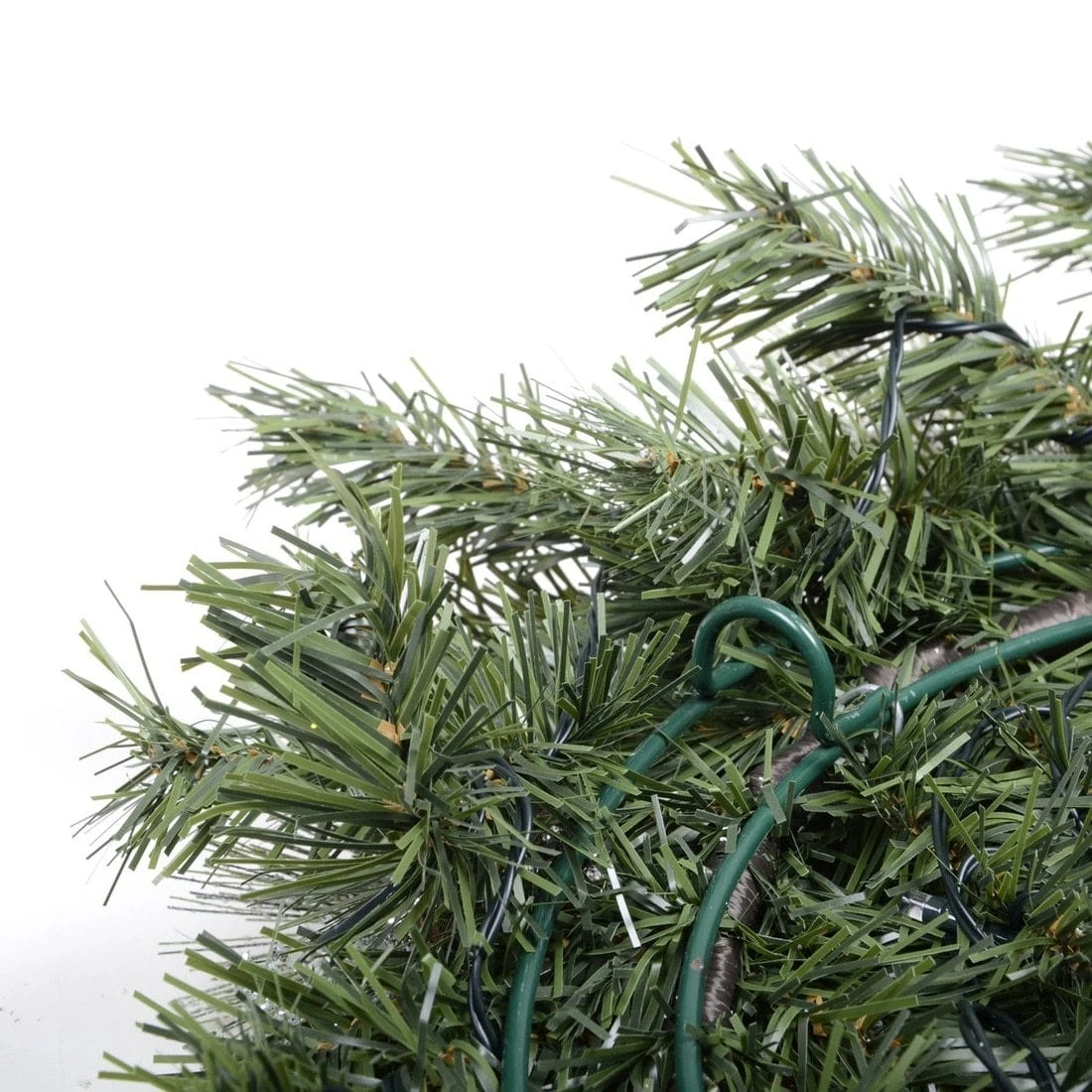 LED Snow Frosted Christmas Wreath With Berries & Pine Cones 5 LED Snow Frosted Christmas Wreath With Berries & Pine Cones - Image 5